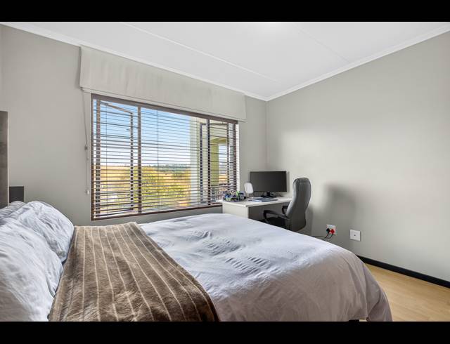 2 BEDROOM APARTMENT FOR SALE IN SUNNINGHILL
